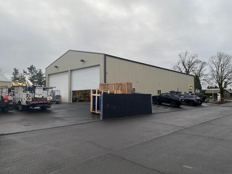 More Photos Of 1400 SE Township Rd, Canby Light Distribution For Lease