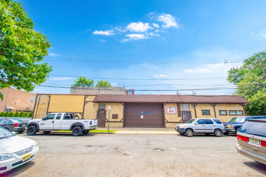 More Photos Of 40 Columbus St, Bloomfield Showroom For Sale