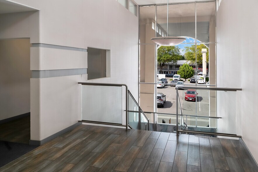More Photos Of 19522-19598 Ventura Blvd, Tarzana General Retail For Sale