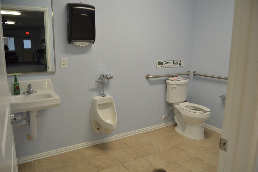 More Photos Of 124 Rose Ln, Frisco Warehouse For Sale