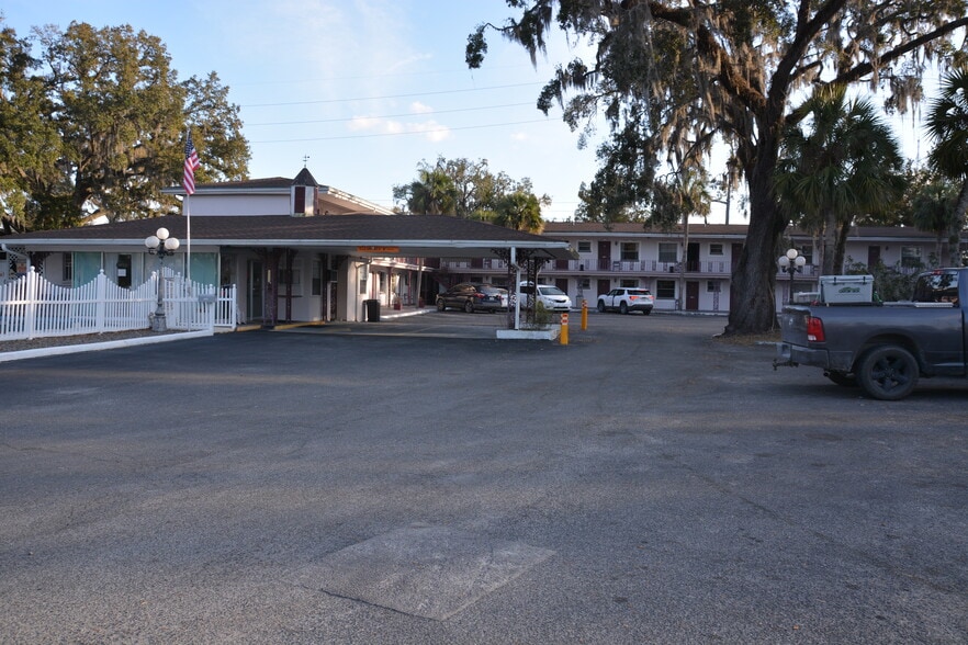More Photos Of 16872 SE Highway 19, Cross City Hotel For Sale