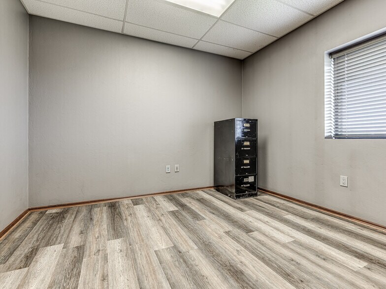 More Photos Of 4900 S Rockwell St, Oklahoma City Warehouse For Lease