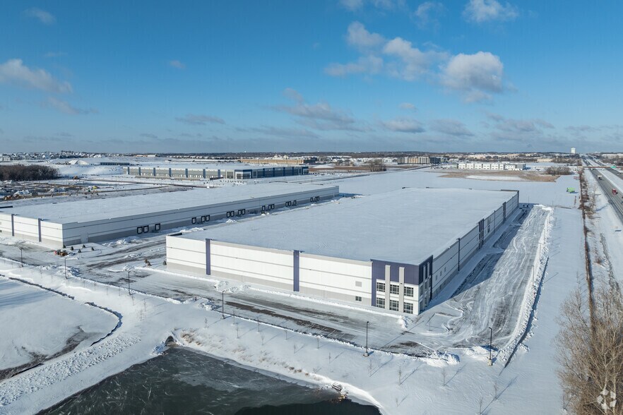 More Photos Of 1122X Hudson Rd, Woodbury Unknown For Lease