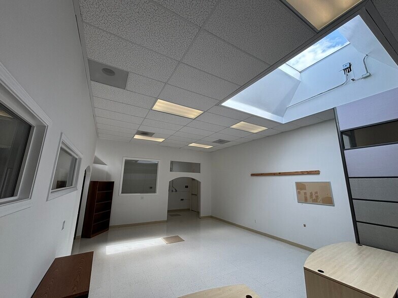 More Photos Of 625-725 San Aleso Ave, Sunnyvale Light Distribution For Lease