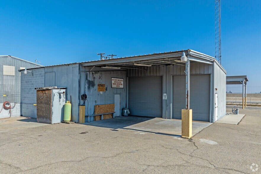 More Photos Of 10210 Idaho Ave, Hanford Warehouse For Lease