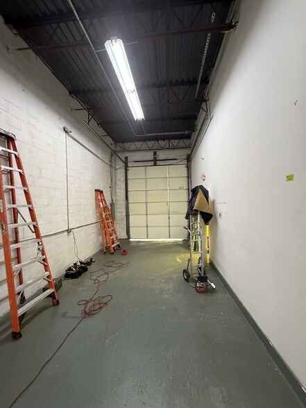 More Photos Of 1610 9th Ave, Bohemia Warehouse For Lease