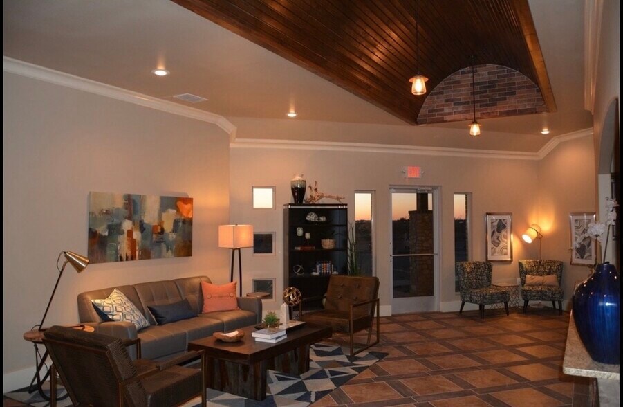 More Photos Of 13037 Quaker Ave, Lubbock Office For Sale