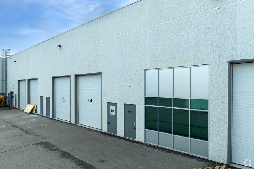 More Photos Of 200 Mostar St, Whitchurch-Stouffville Light Distribution For Lease