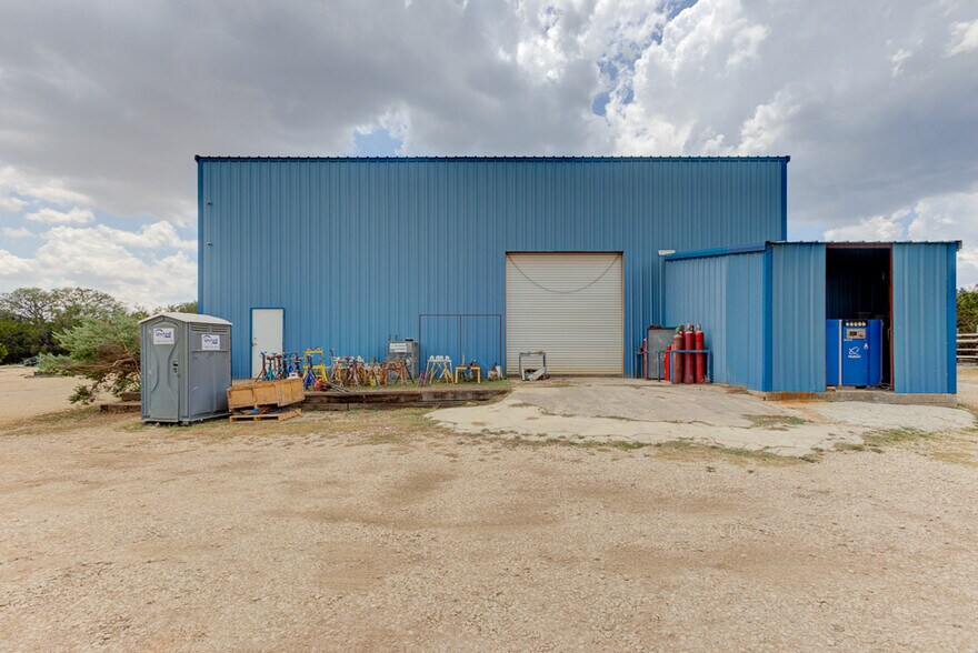 More Photos Of 9425 Schoenthal Rd, New Braunfels Warehouse For Sale