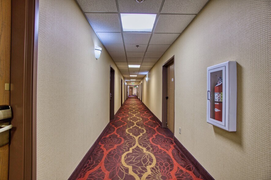 More Photos Of 7860 6th St, Wellington Hotel For Sale