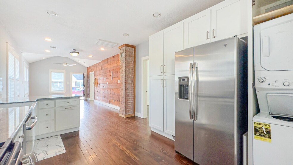 More Photos Of 4409 Canal St, Houston General Retail For Sale