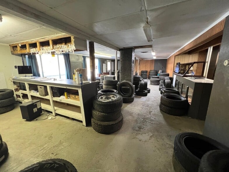 More Photos Of 42 Elm St, Guilford Freestanding For Sale