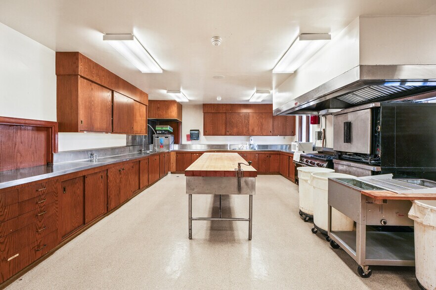 More Photos Of 2931 SE Harrison St, Portland Religious Facility For Sale