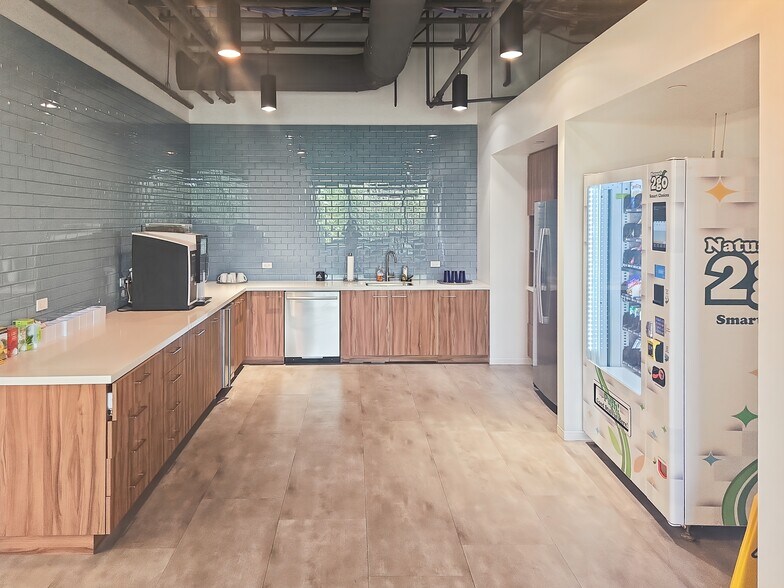More Photos Of 544 Lakeview Pkwy, Vernon Hills Coworking Space
