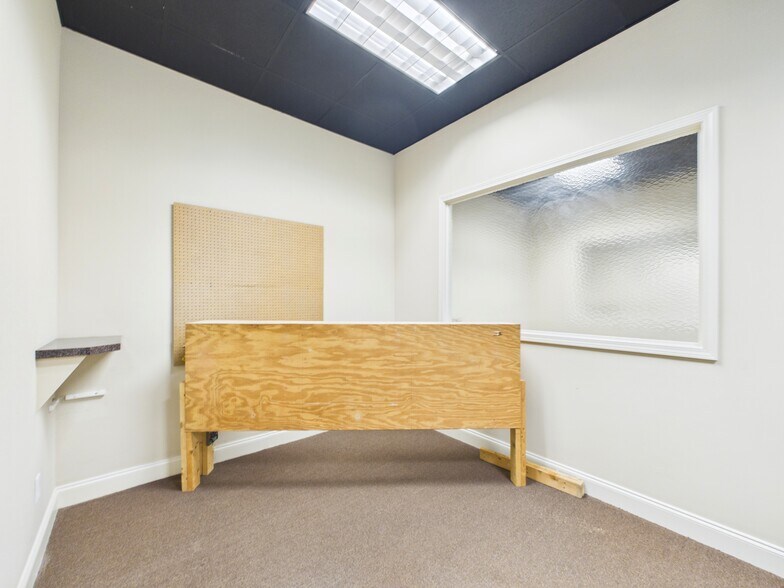 More Photos Of 7559 Kayne Blvd, Columbus Freestanding For Lease
