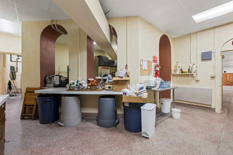 More Photos Of 21 State St, Oil City Specialty For Sale