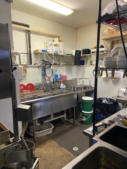 More Photos Of 690 Bath Rd, Wiscasset Freestanding For Lease
