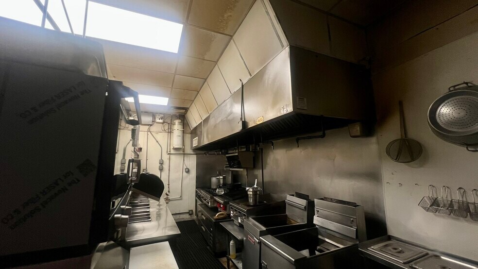 More Photos Of 403 N Jefferson St, La Grange Restaurant For Lease