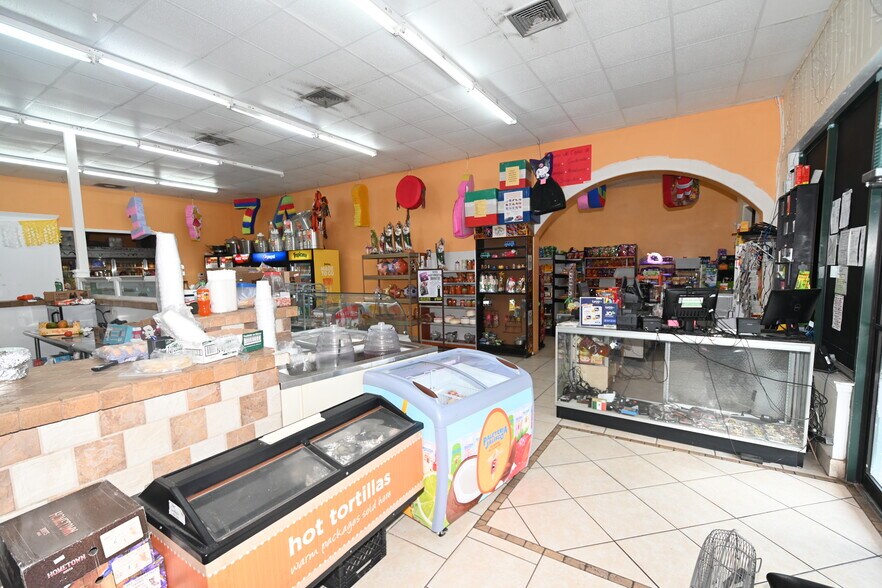 More Photos Of 749 S Central Ave, Umatilla Storefront For Sale
