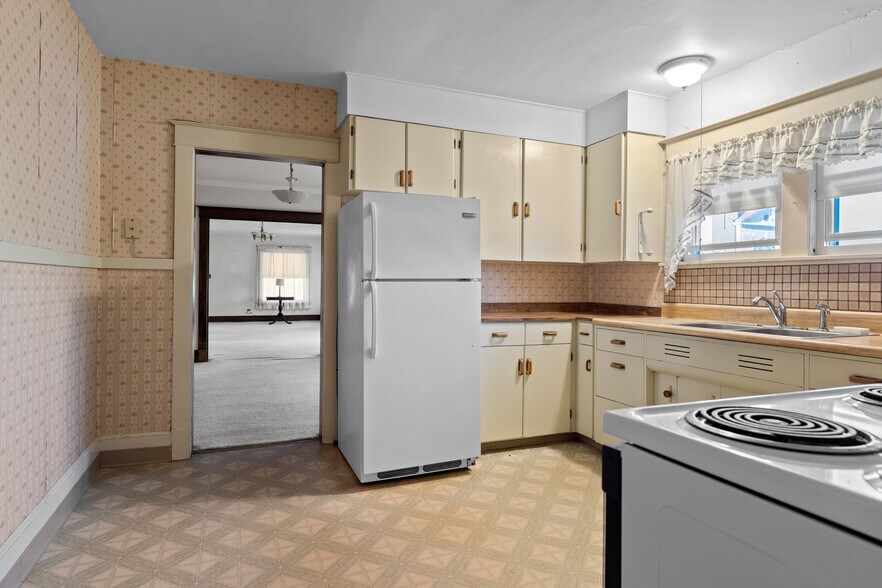 More Photos Of 150 Main St, Johnson City Medical For Sale