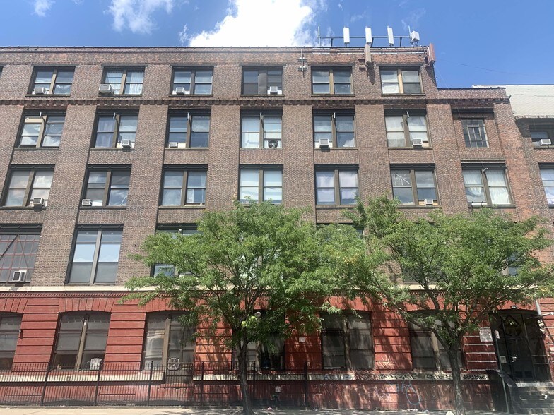More Photos Of 1027 Grand St, Brooklyn Office For Lease