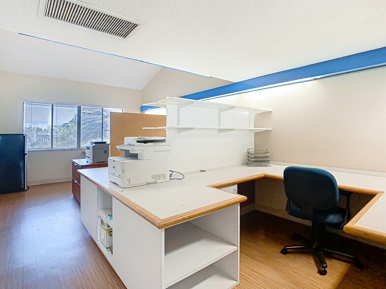 More Photos Of 3333 W Kennedy Blvd, Tampa Loft Creative Space For Sale