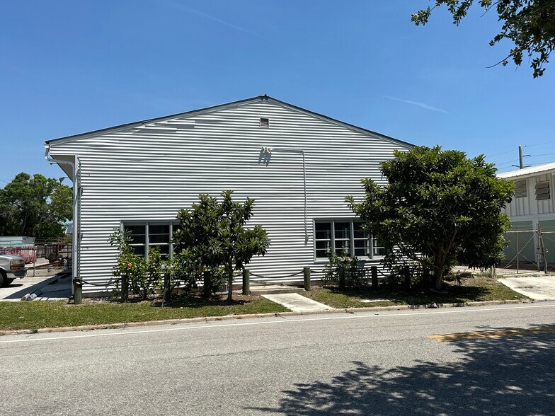 More Photos Of 1236 Central Ave, Sarasota Warehouse For Lease