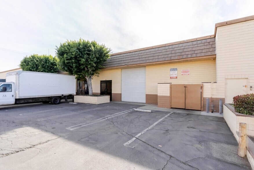 More Photos Of 12455 Branford St, Pacoima Warehouse For Sale