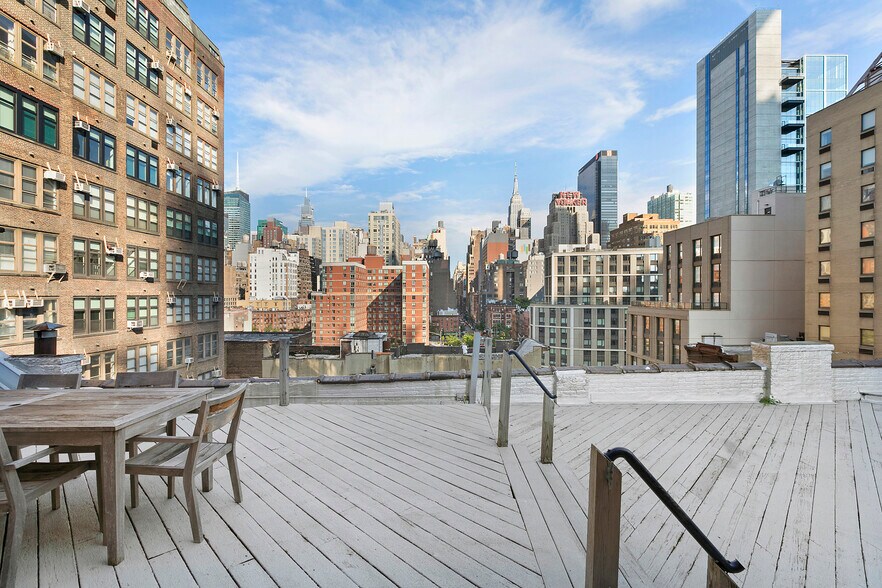 More Photos Of 447 W 36th St, New York Loft Creative Space For Sale