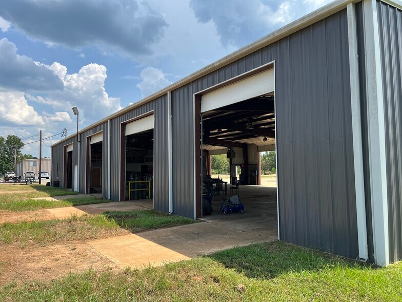 More Photos Of 173 Porterville Rd, Sarepta Industrial For Lease