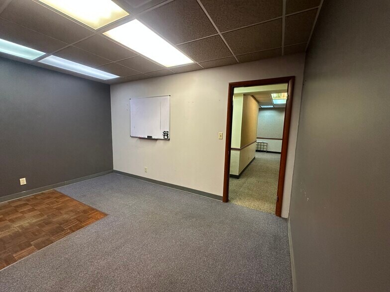 More Photos Of 8189 E 44th St, Tulsa Manufacturing For Lease