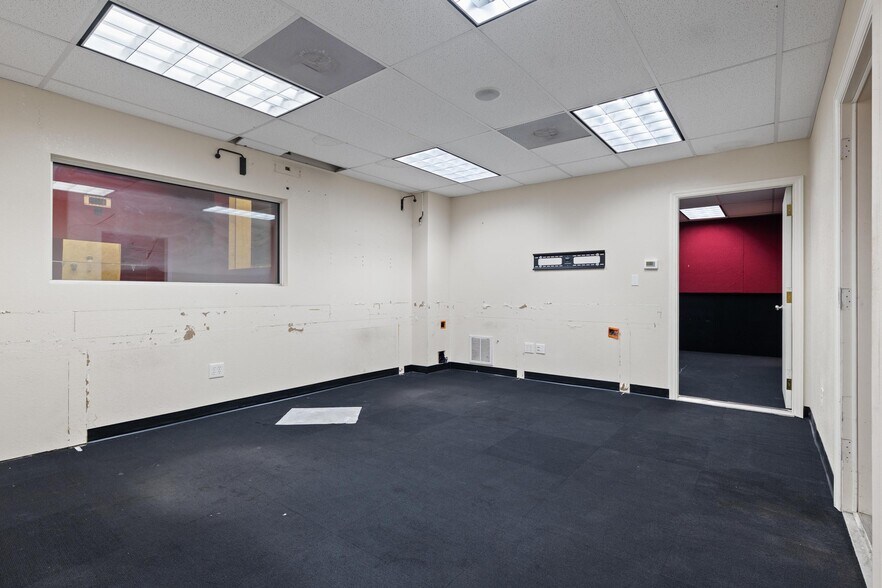 More Photos Of 5021 W Nassau St, Tampa Manufacturing For Lease