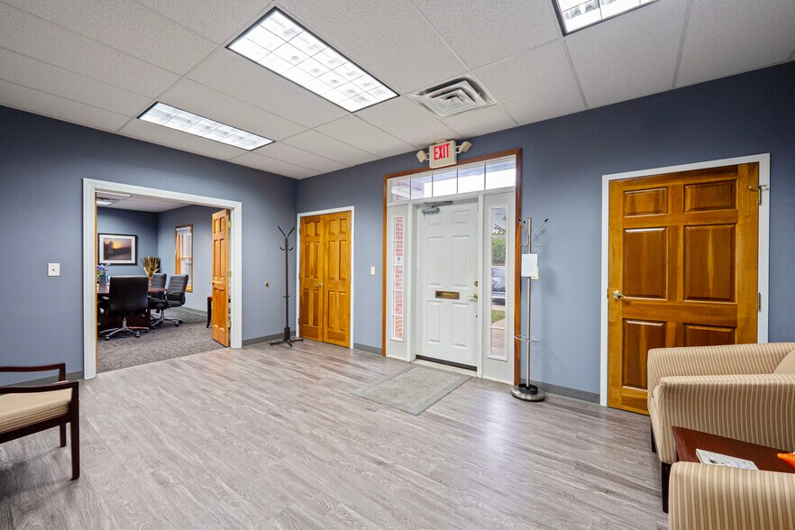 More Photos Of 124 Dorchester Sq, Westerville Office For Sale