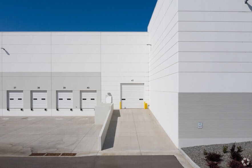 More Photos Of 6050 Washington St, Denver Warehouse For Lease