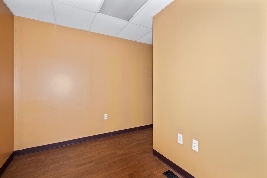 More Photos Of 4 Corwin Ct, Newburgh Medical For Sale