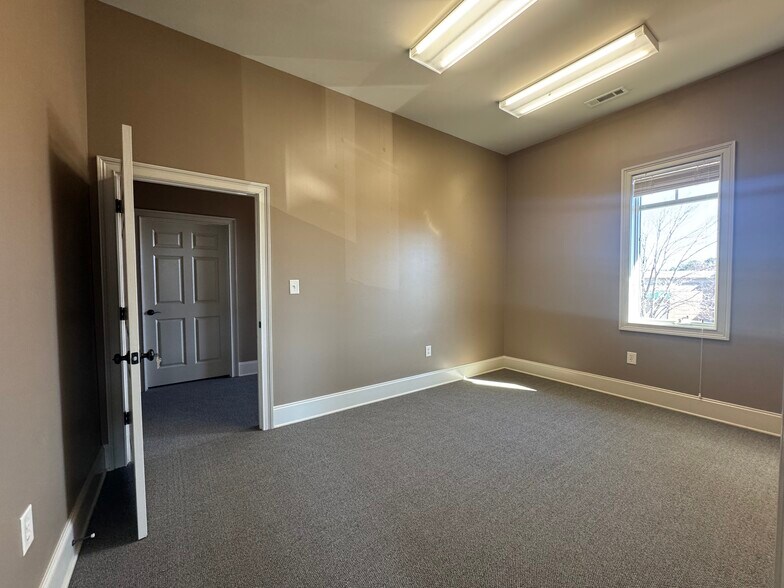 More Photos Of 110 Harmony Crossing, Eatonton Medical For Lease