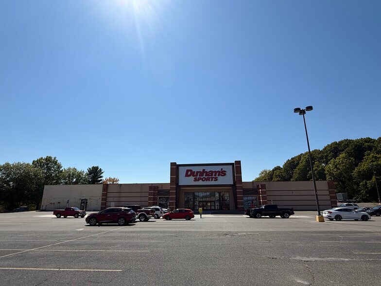 More Photos Of 4495-4499 Mall Dr, Steubenville Freestanding For Lease