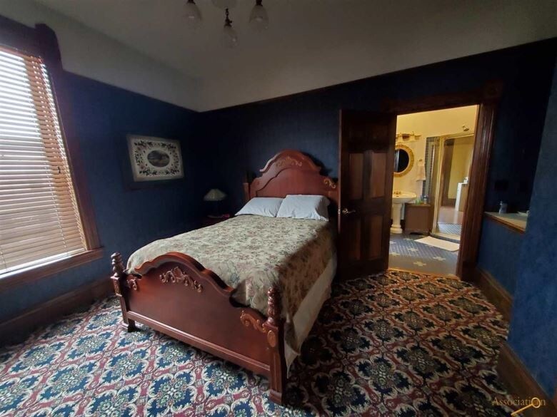 More Photos Of 305 W Main St, Lead Restaurant For Sale