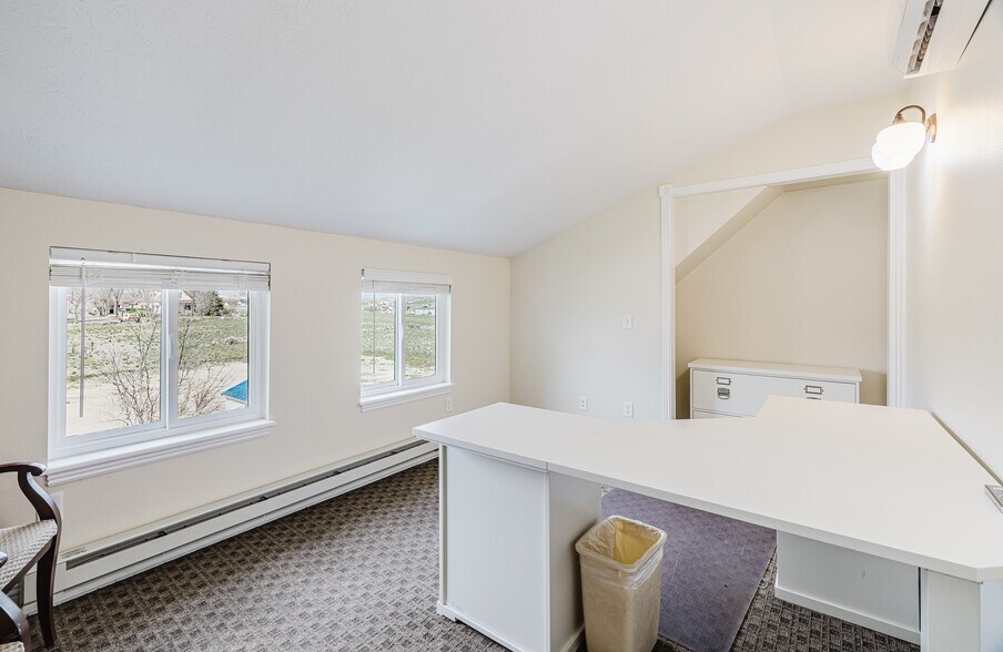 More Photos Of 114 Tonka Ln, Spring Creek Serviced Offices For Lease