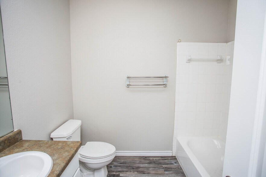 More Photos Of 2627 Oak Dr, Lubbock Apartments For Sale