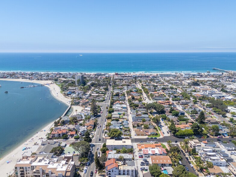 More Photos Of 1102 Pacific Beach Dr, San Diego Apartments For Sale