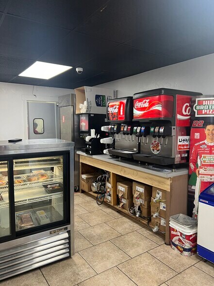 More Photos Of 600 E Main St, Geronimo Convenience Store For Sale