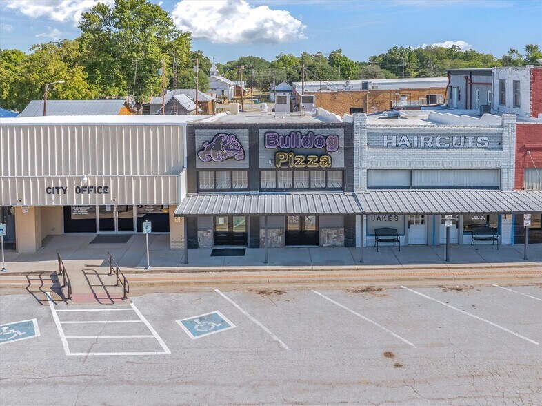 More Photos Of 111 NE Front St, Edgewood Storefront For Sale
