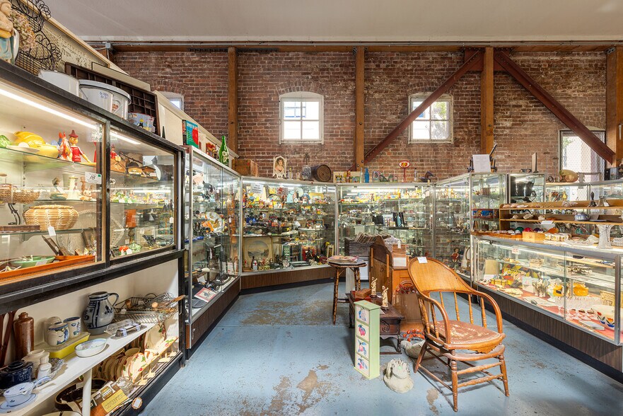 More Photos Of 130 4th St, Santa Rosa Storefront For Sale