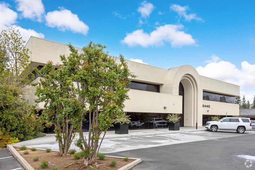 More Photos Of 2440 W Shaw Ave, Fresno Office For Lease