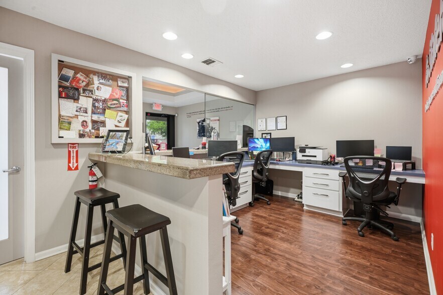 More Photos Of 12325 Scarsdale Blvd, Houston Medical For Sale