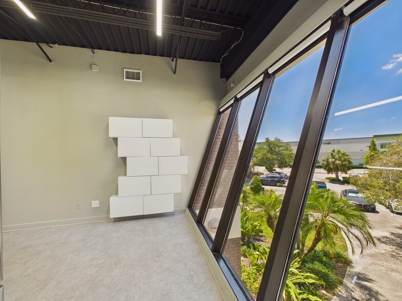 More Photos Of 5021 W Laurel St, Tampa Loft Creative Space For Sale