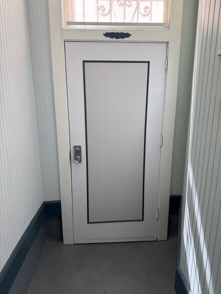 More Photos Of 29 Moss St, San Francisco Warehouse For Sale