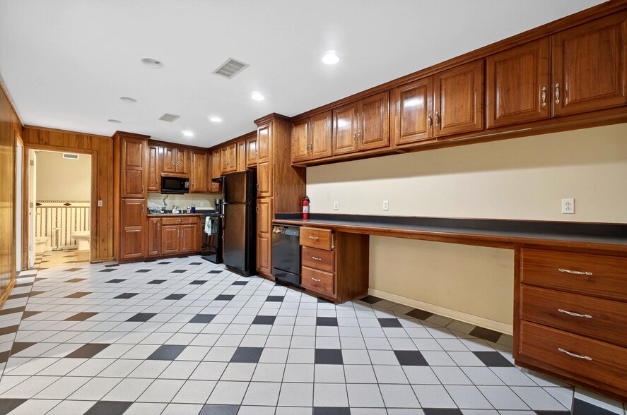 More Photos Of 350 5th S ave, Baxter Industrial For Lease