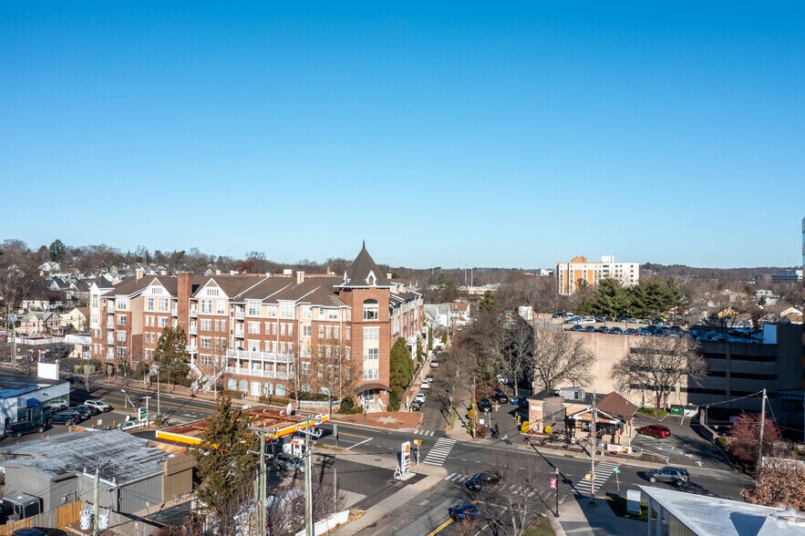 More Photos Of 35 W Broad St, Stamford Apartments For Sale